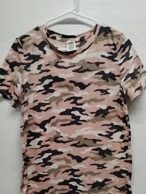 PINK Victoria's Secret Light Pink Camo Short Sleeve Tee